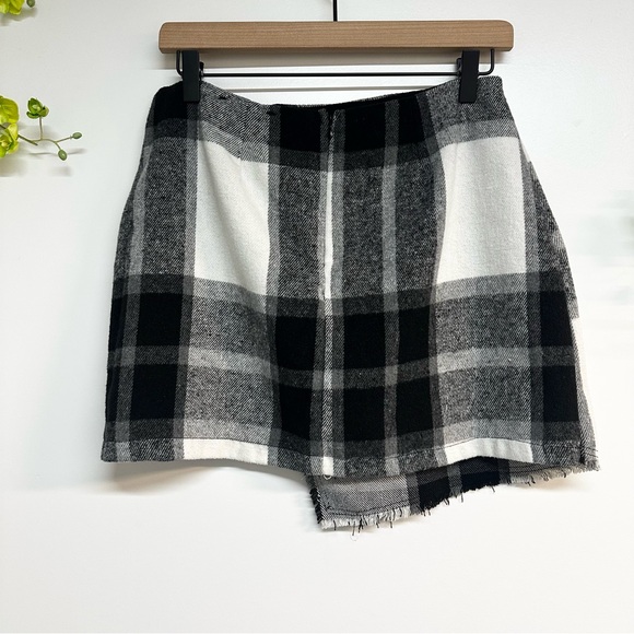 HYFVE Plaid Black and White Women's Skirt, size medium, worn once - Picture 4 of 4